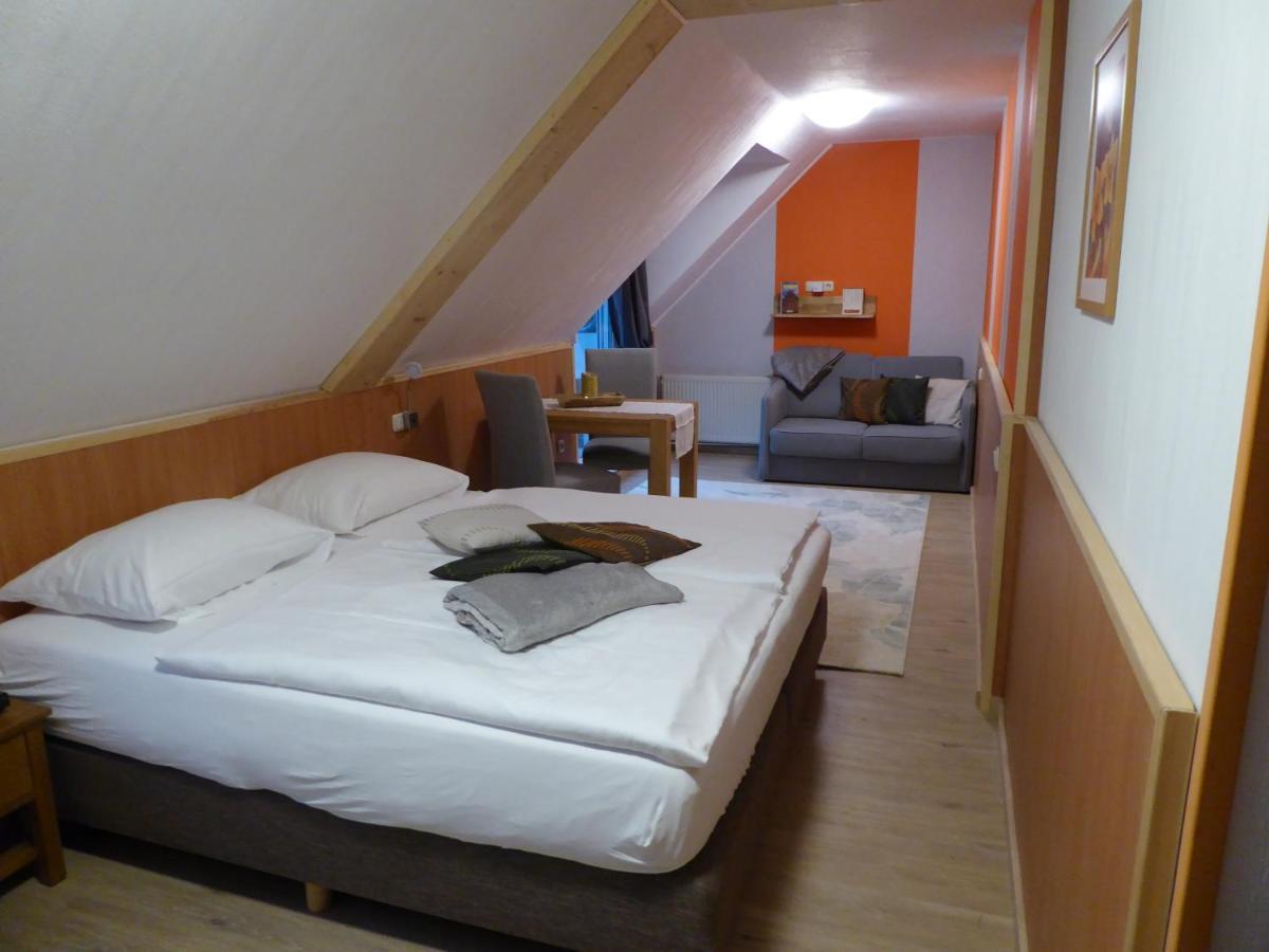 Landhotel Auerose Garni Neu Kosenow エクステリア 写真